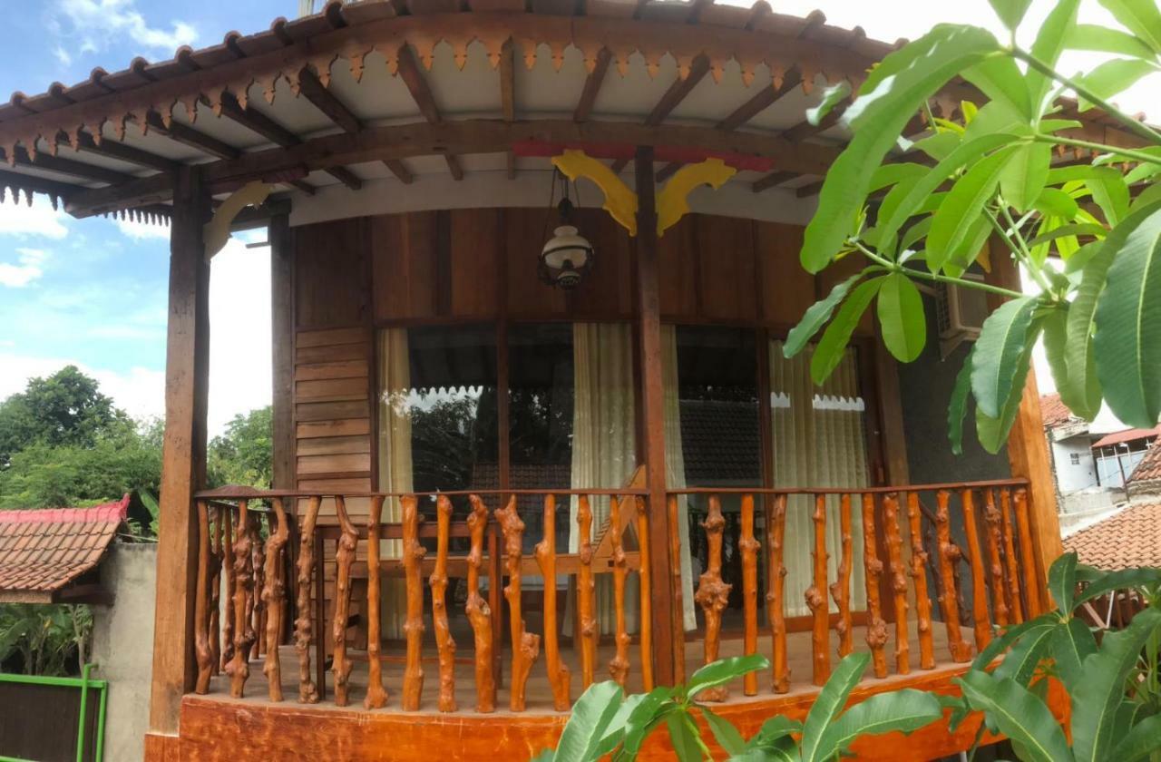 Diana'S Homestay بانيووانجى المظهر الخارجي الصورة